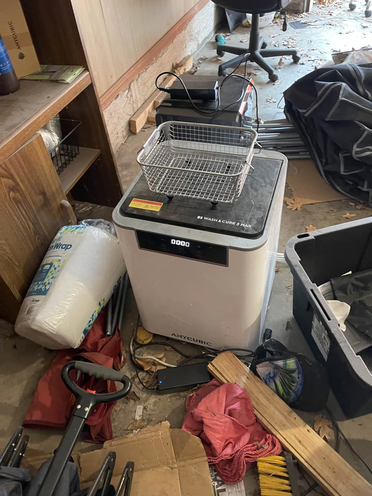 A closer look at the cleaning station before the move.